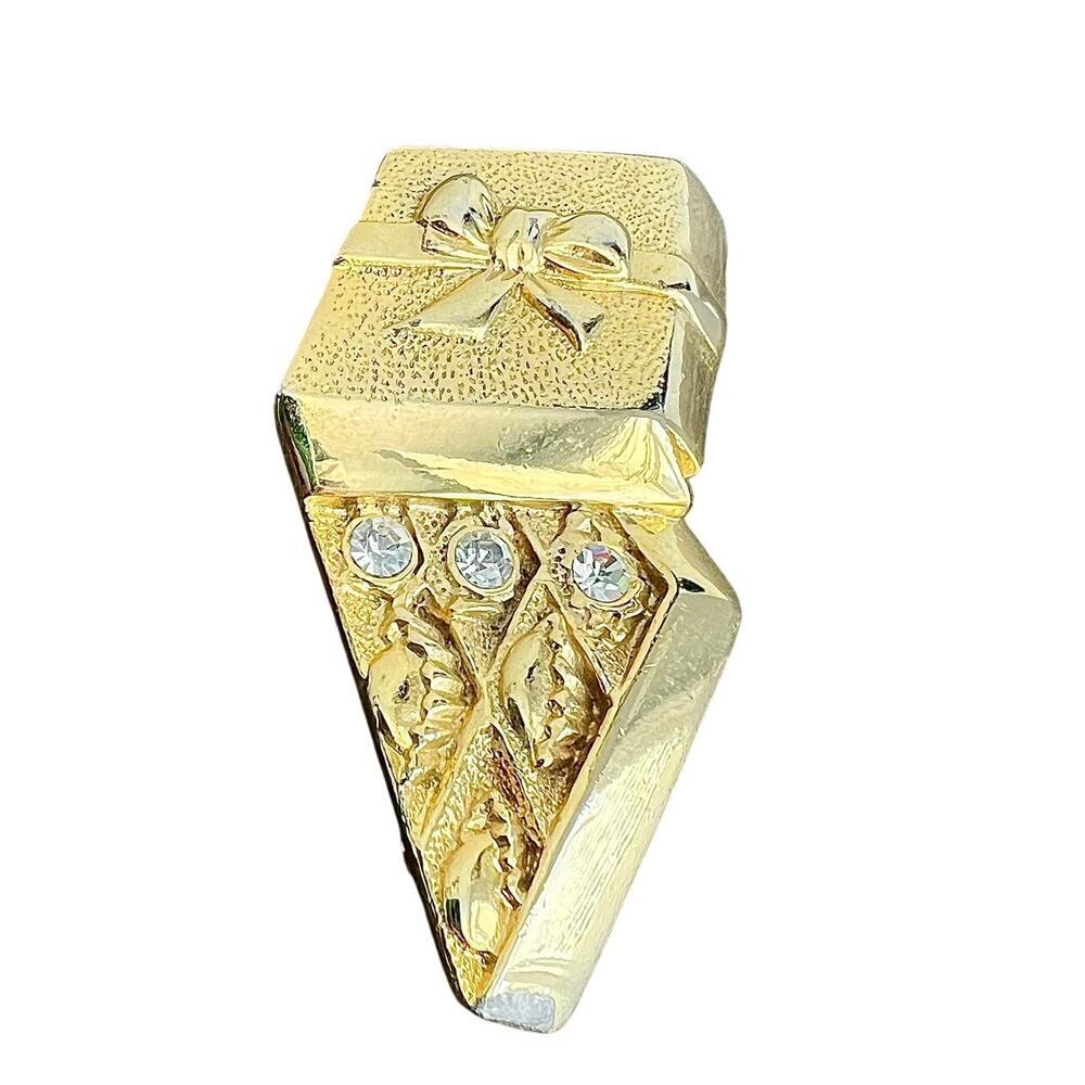 🍭6/$30 Gold tone jewel studded birthday or Christmas present brooch